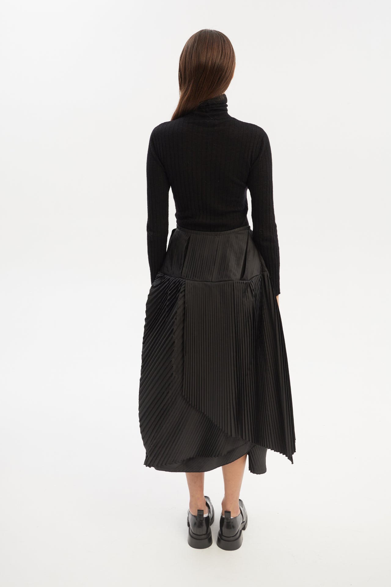 Asymmetric A-Line Midi Skirt with layered pleated parts and detachable pockets