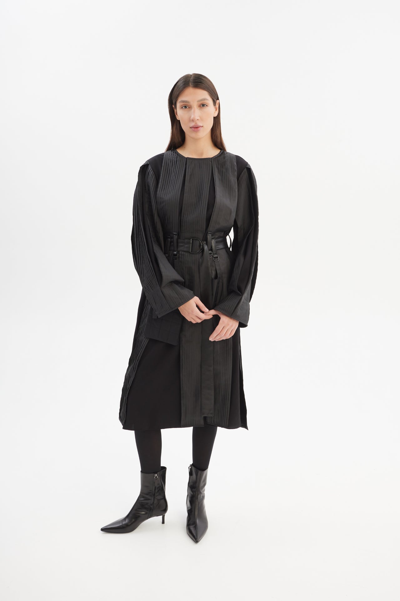 Long-Sleeved Midi H-line dress with pleated insert stripes, a detachable belt and pockets