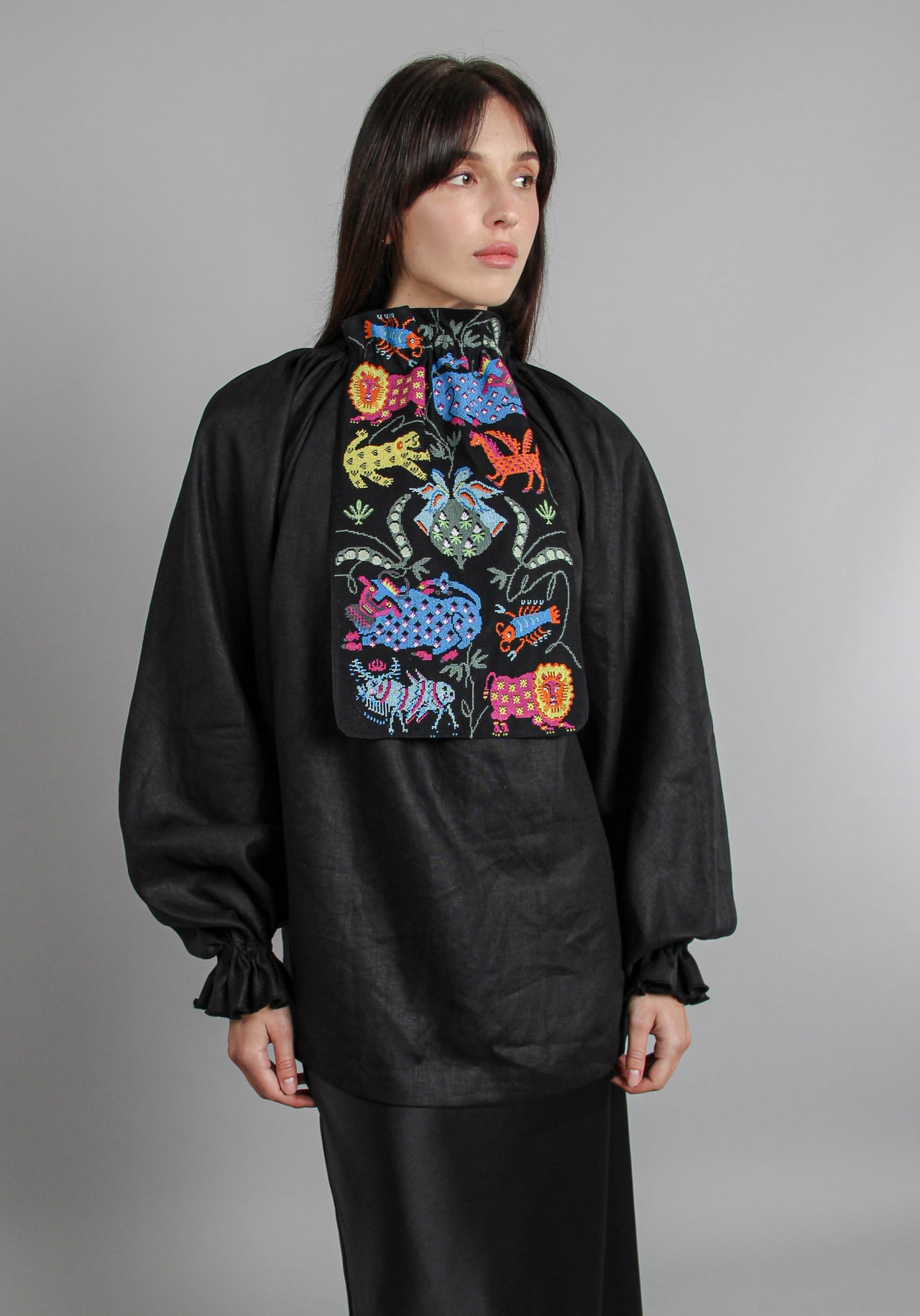 Long sleeve shirt with high neck embroidered element