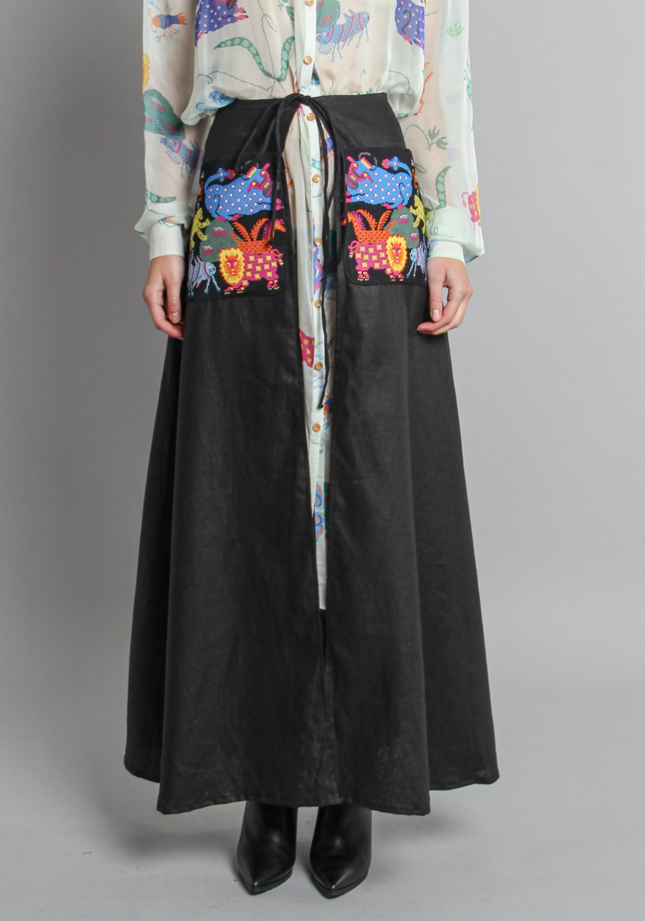 Wrap skirt with embroidered pockets