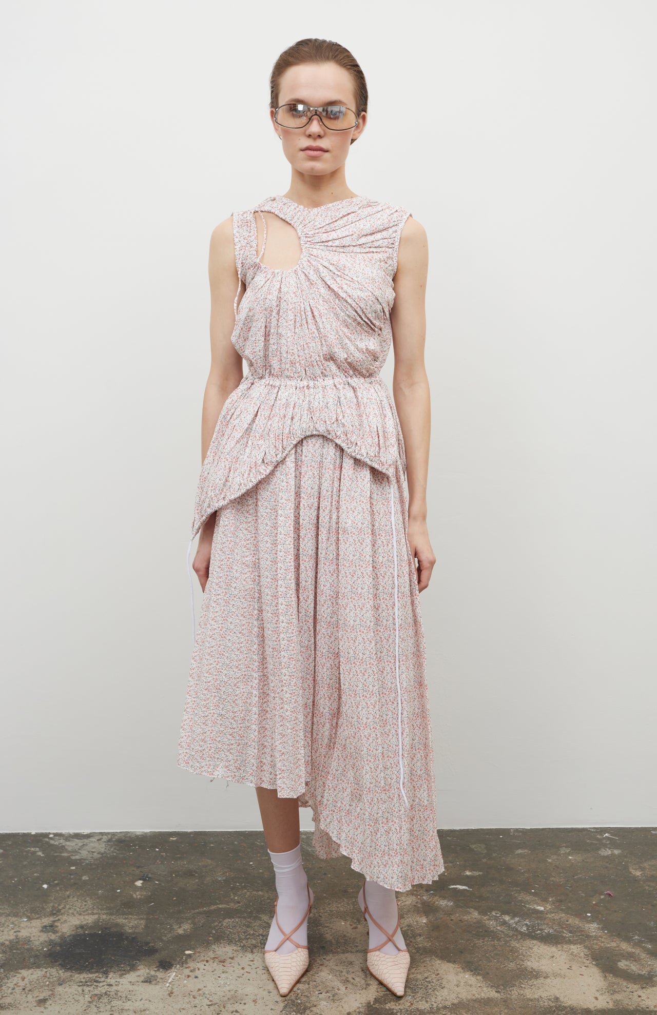 Floral-print pleated asymmetric skirt